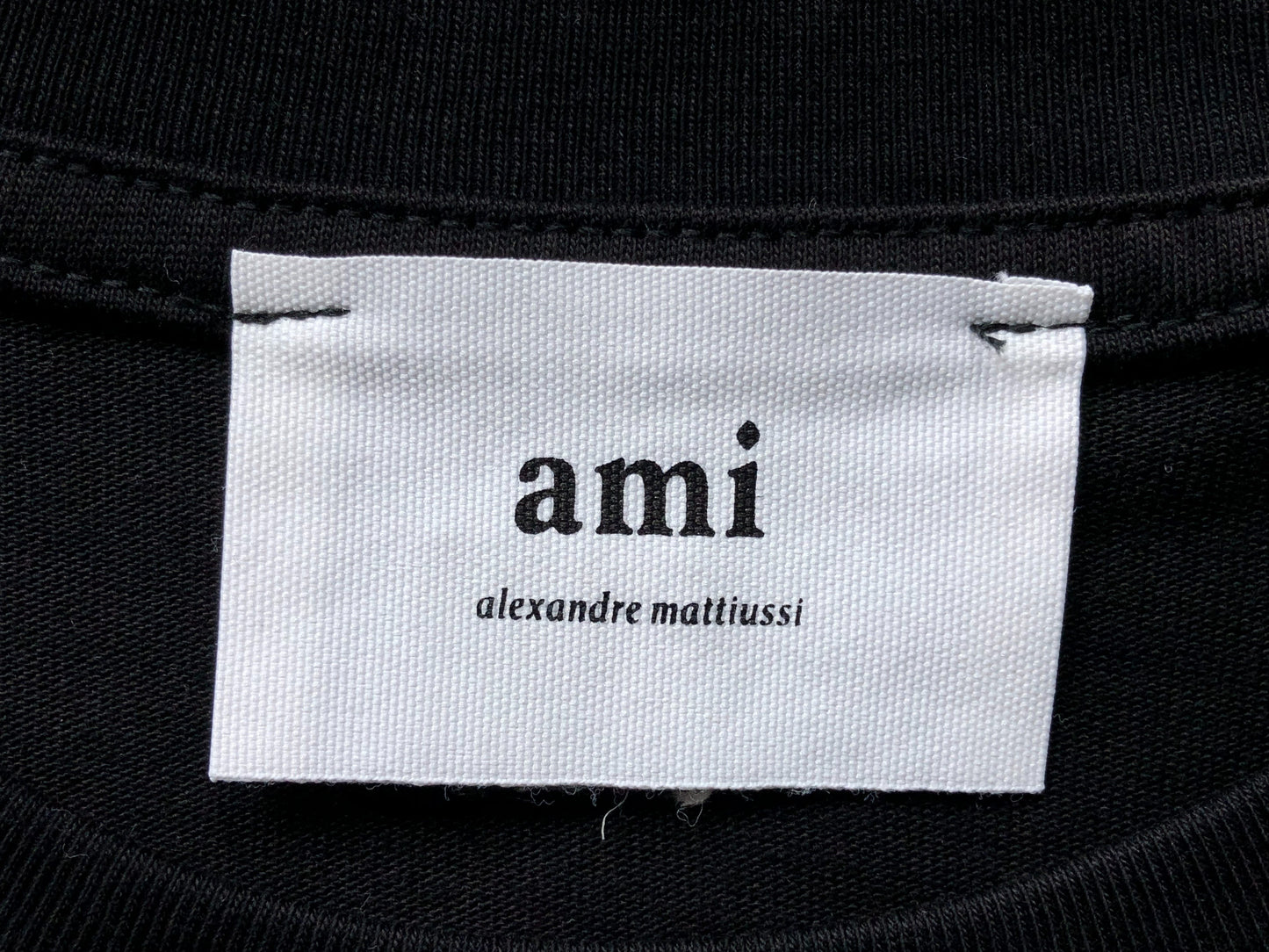 Camiseta AMI Paris Minimal Tonal Heart Logo