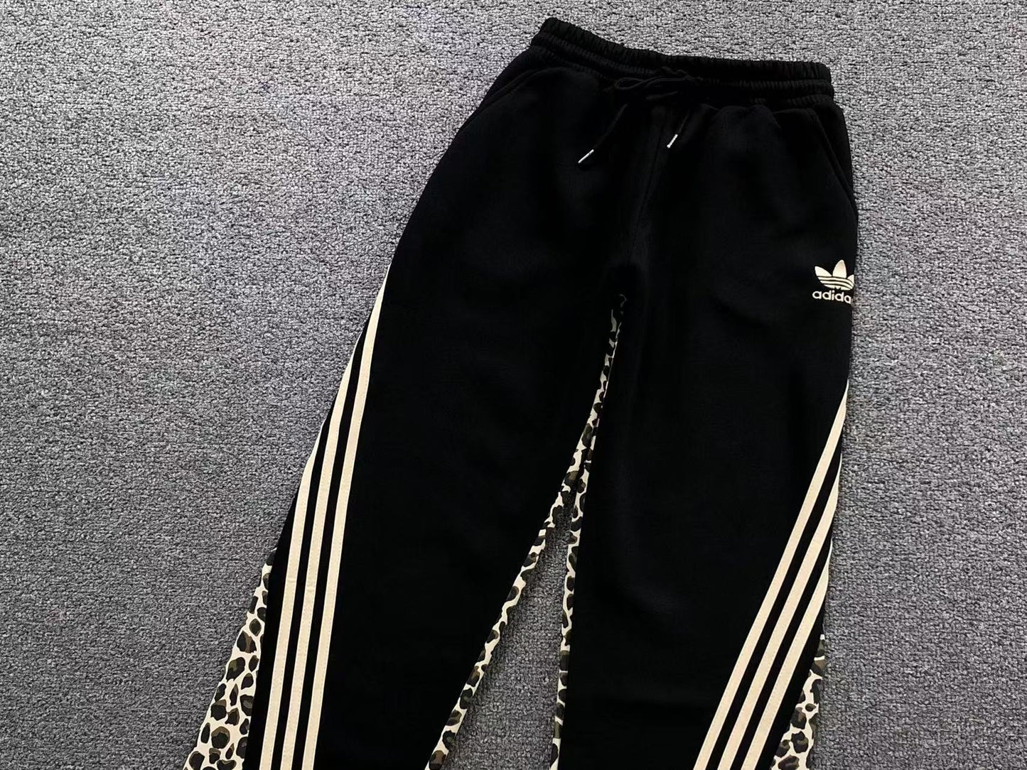 Conjunto Adidas Leopard Luxe