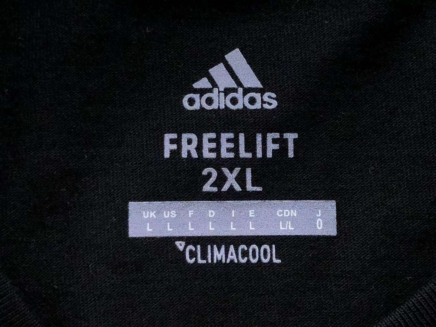 Camiseta Adidas Big Logo Essential