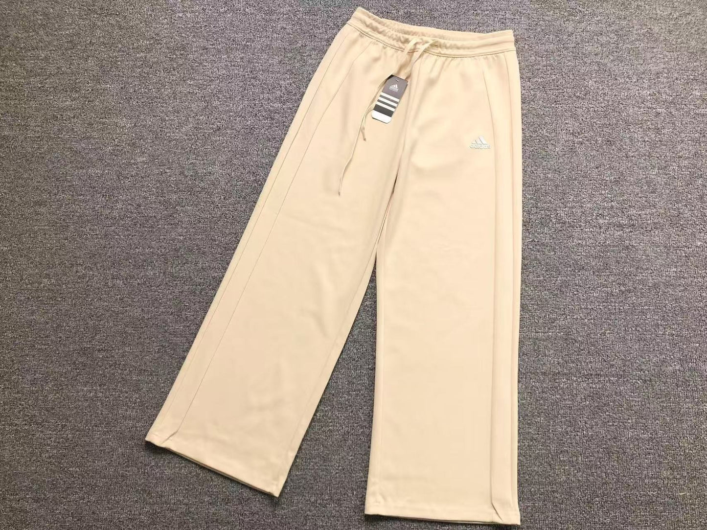 Conjunto Adidas feminino Clean Fit Set