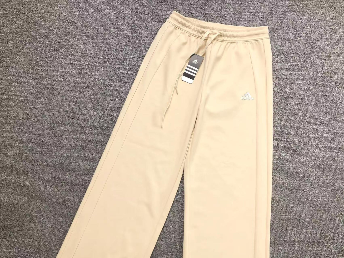 Conjunto Adidas feminino Clean Fit Set