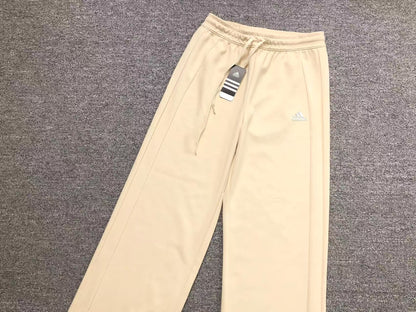 Conjunto Adidas feminino Clean Fit Set