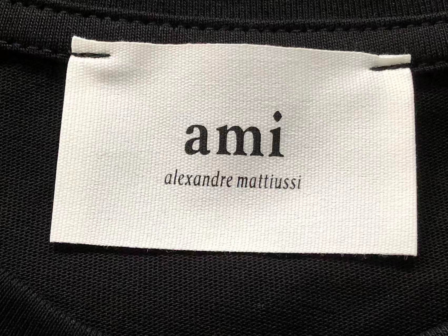 Camiseta AMI Paris Mini Heart Logo Minimal