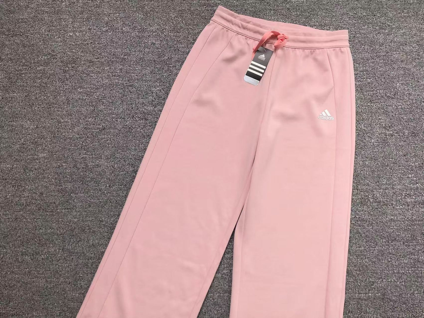 Conjunto Adidas feminino Clean Fit Set