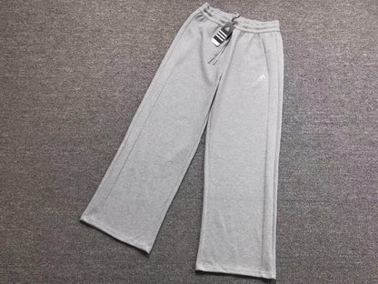 Conjunto Adidas feminino Clean Fit Set