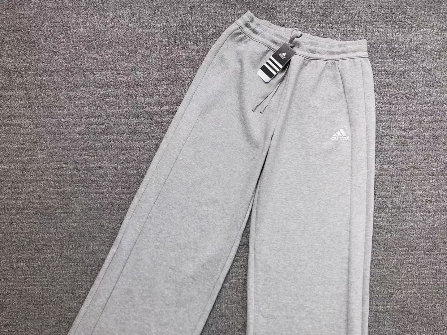 Conjunto Adidas feminino Clean Fit Set