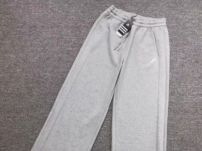 Conjunto Adidas feminino Clean Fit Set