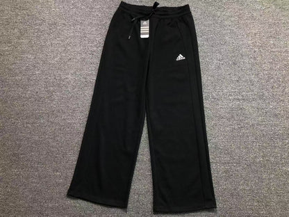 Conjunto Adidas feminino Clean Fit Set