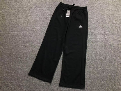 Conjunto Adidas feminino Clean Fit Set