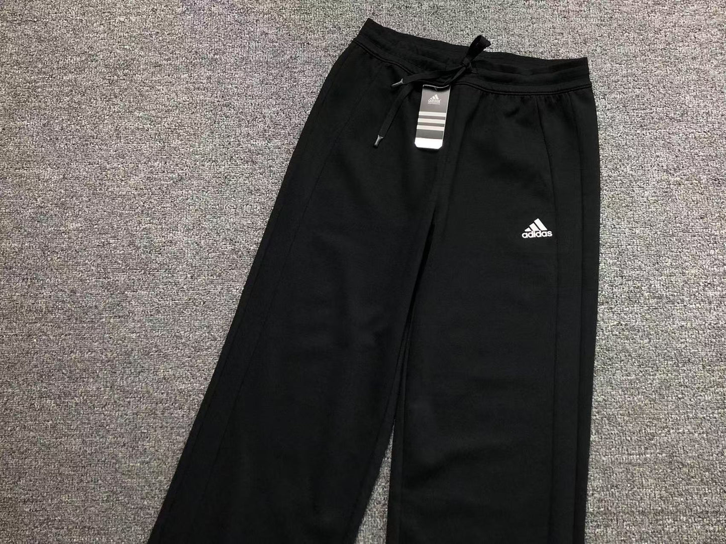 Conjunto Adidas feminino Clean Fit Set