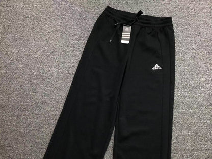 Conjunto Adidas feminino Clean Fit Set
