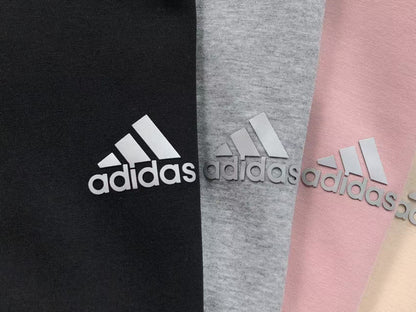 Conjunto Adidas feminino Clean Fit Set