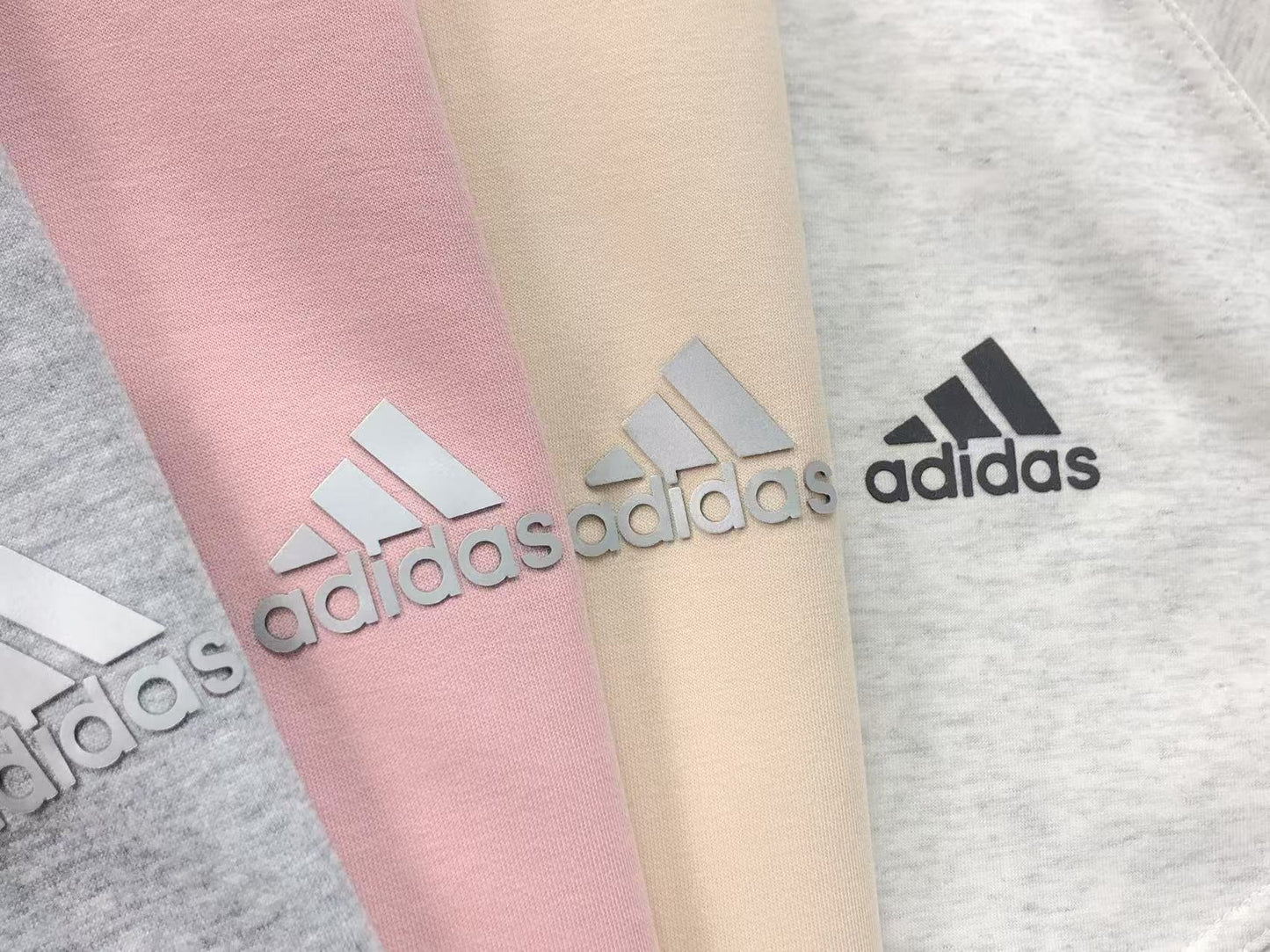 Conjunto Adidas feminino Clean Fit Set