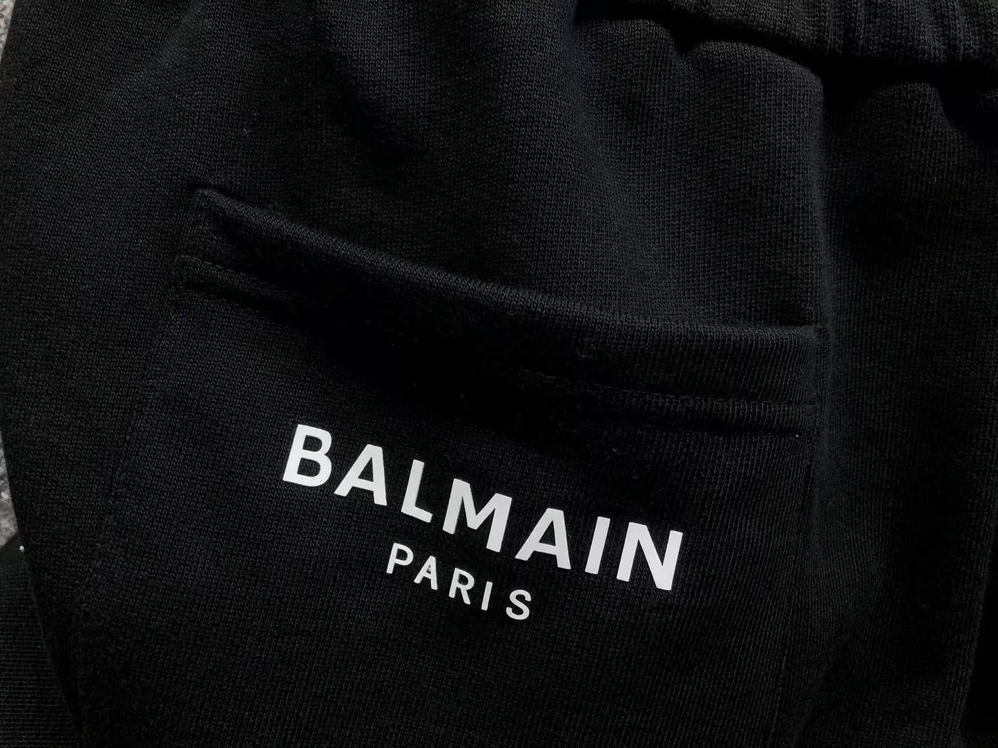 Conjunto Balmain Paris Medallion Sweat Set