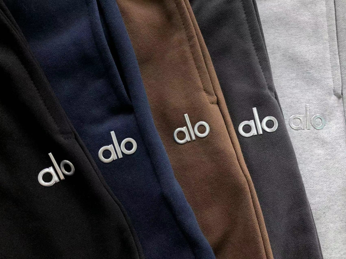 Conjunto Alo Moletom Jogger Essential