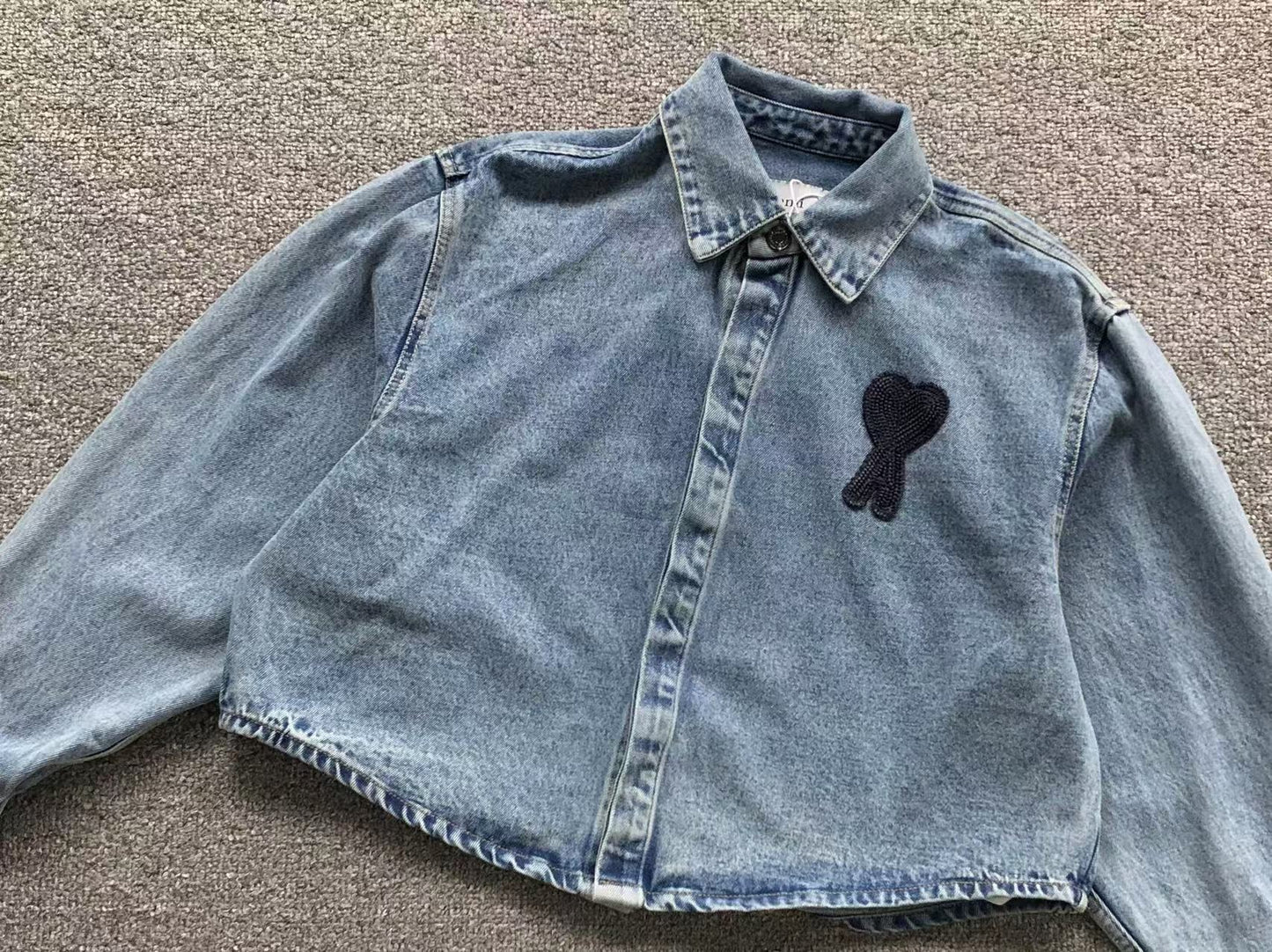 Camisa AMI Paris Denim Cropped Logo Coração