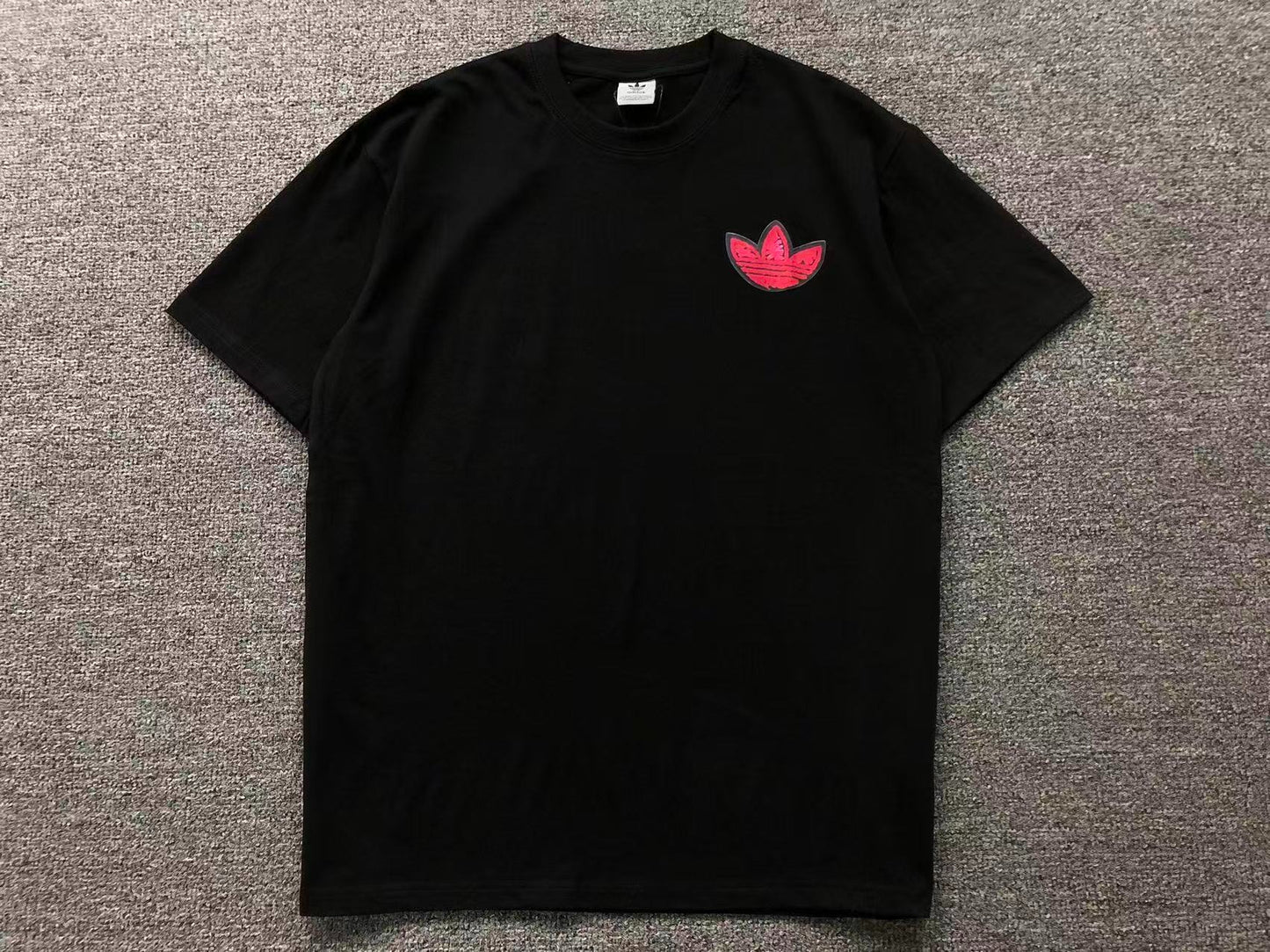 Camiseta Adidas Trefoil Black Red Badge