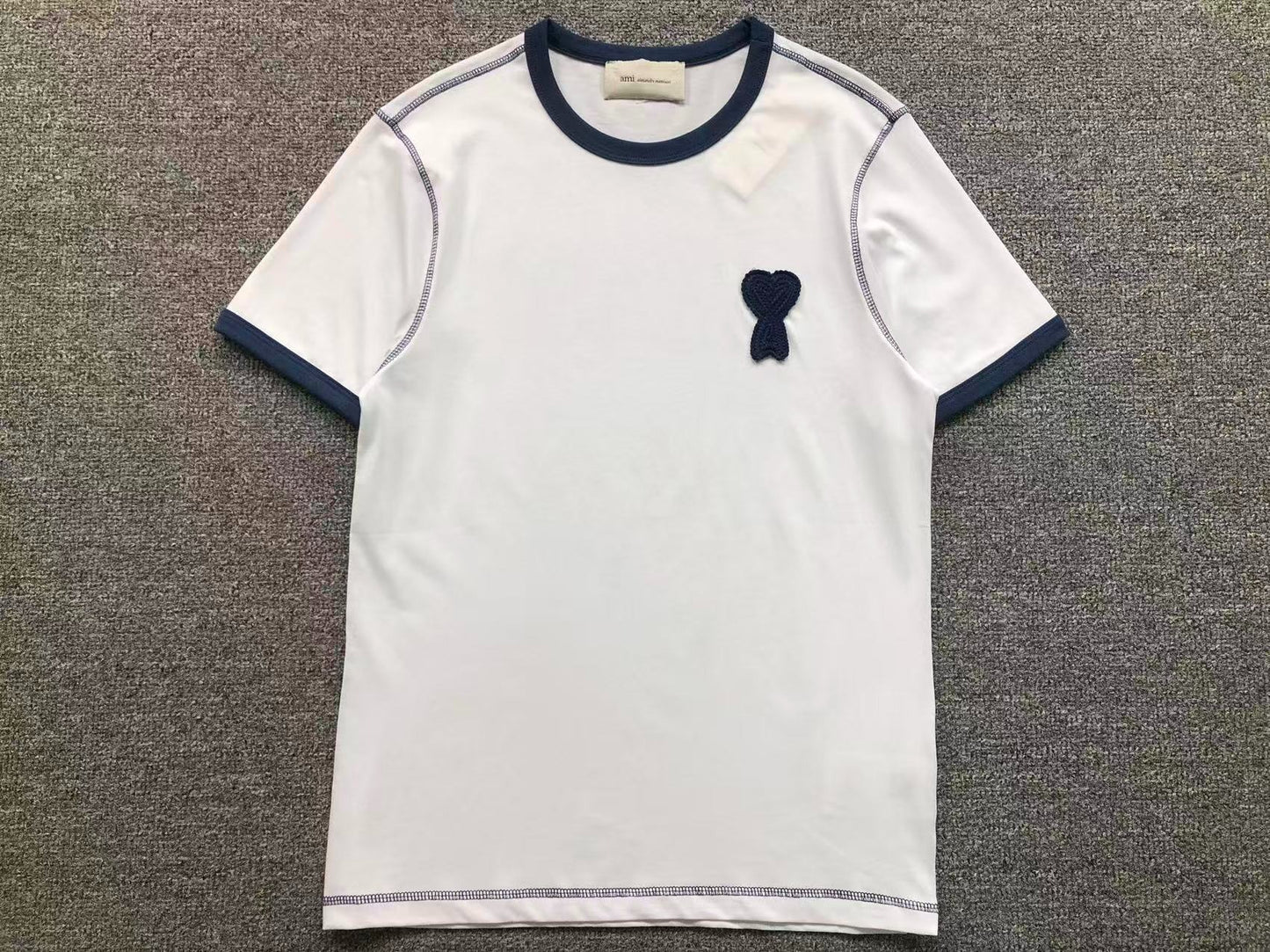 Camiseta AMI Paris Heart Patch Contrast Stitch