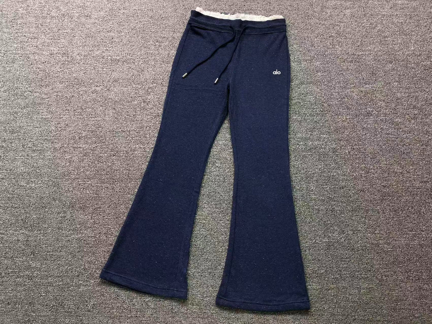 Calça elástica ALO moletom flare feminino