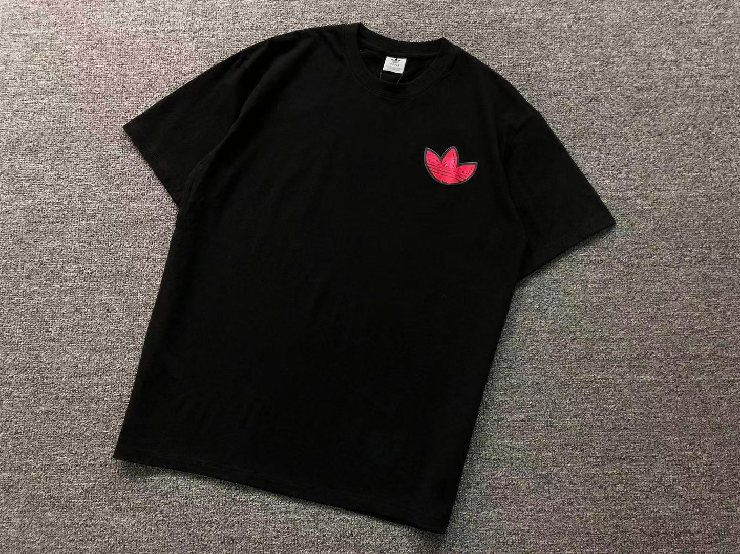 Camiseta Adidas Trefoil Black Red Badge