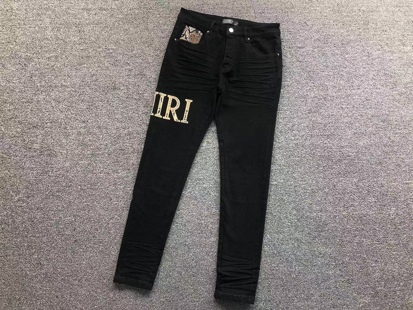 Calça AMIRI Logo Destroyed Black Denim