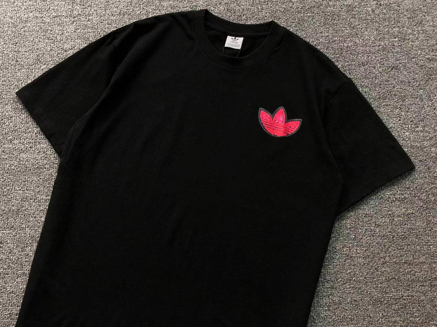 Camiseta Adidas Trefoil Black Red Badge