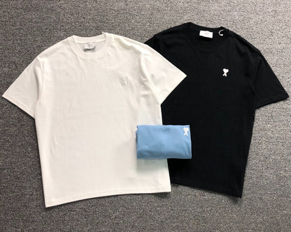 Camiseta AMI Paris Logo Coração Mini Bordado