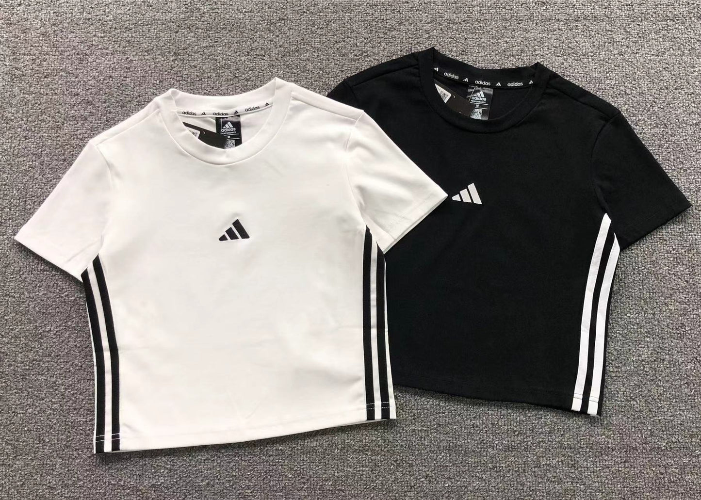 Camiseta Adidas Clean Stripe Tee Feminina