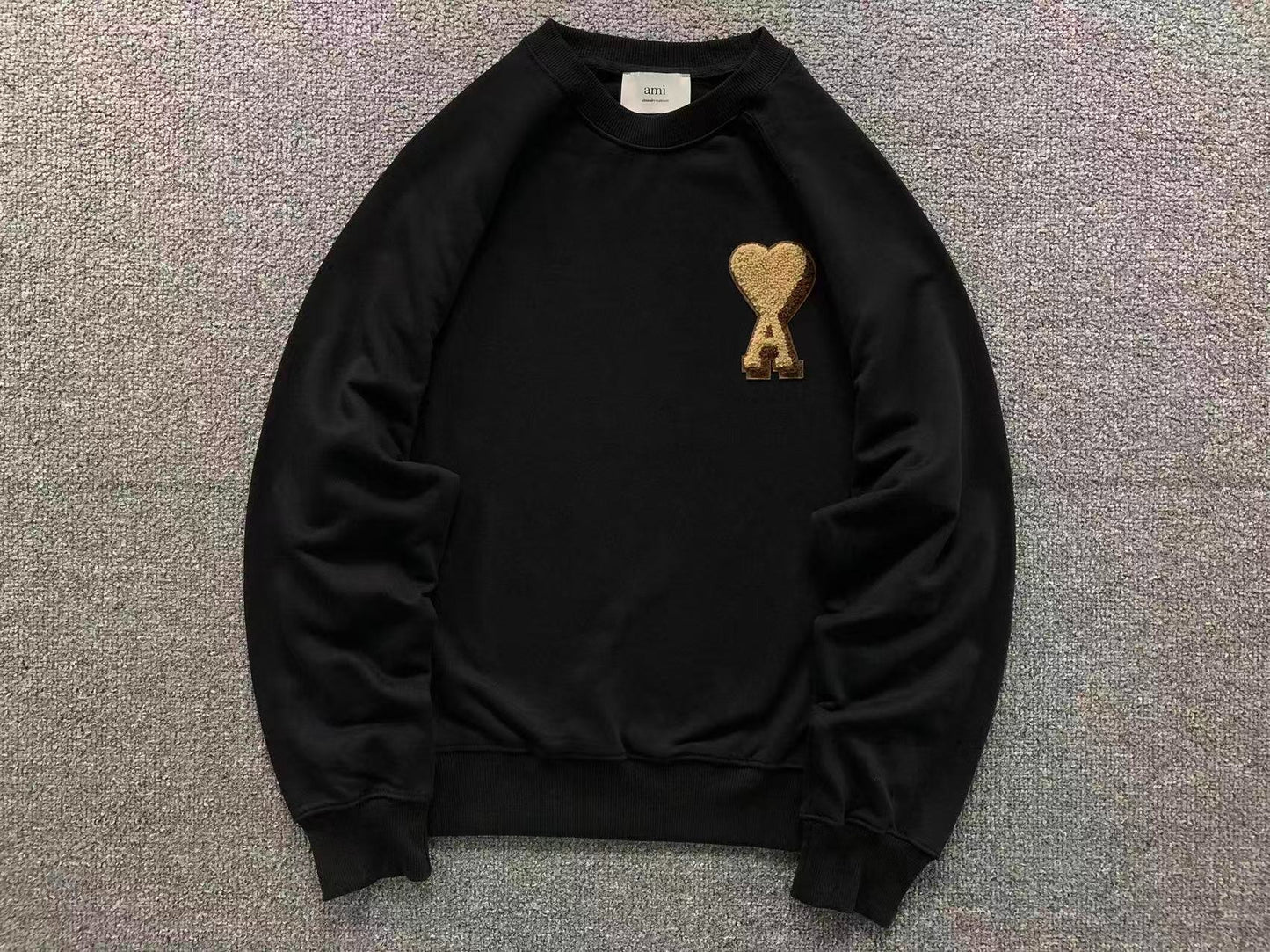 Moletom AMI Paris Ami de Cœur Crewneck Gold