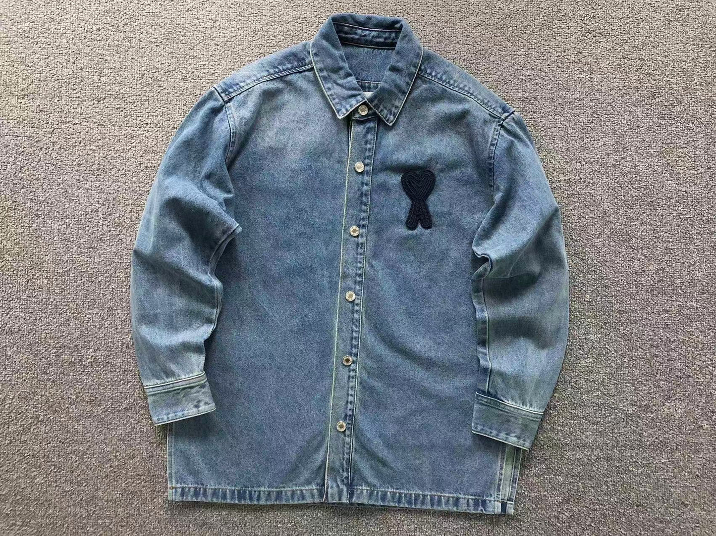Camisa AMI Paris Washed Denim Heart