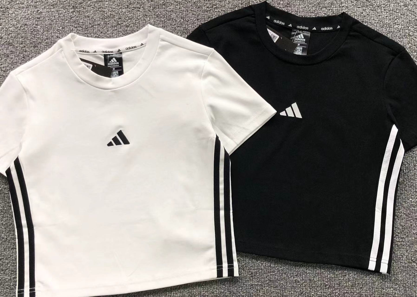 Camiseta Adidas Clean Stripe Tee Feminina