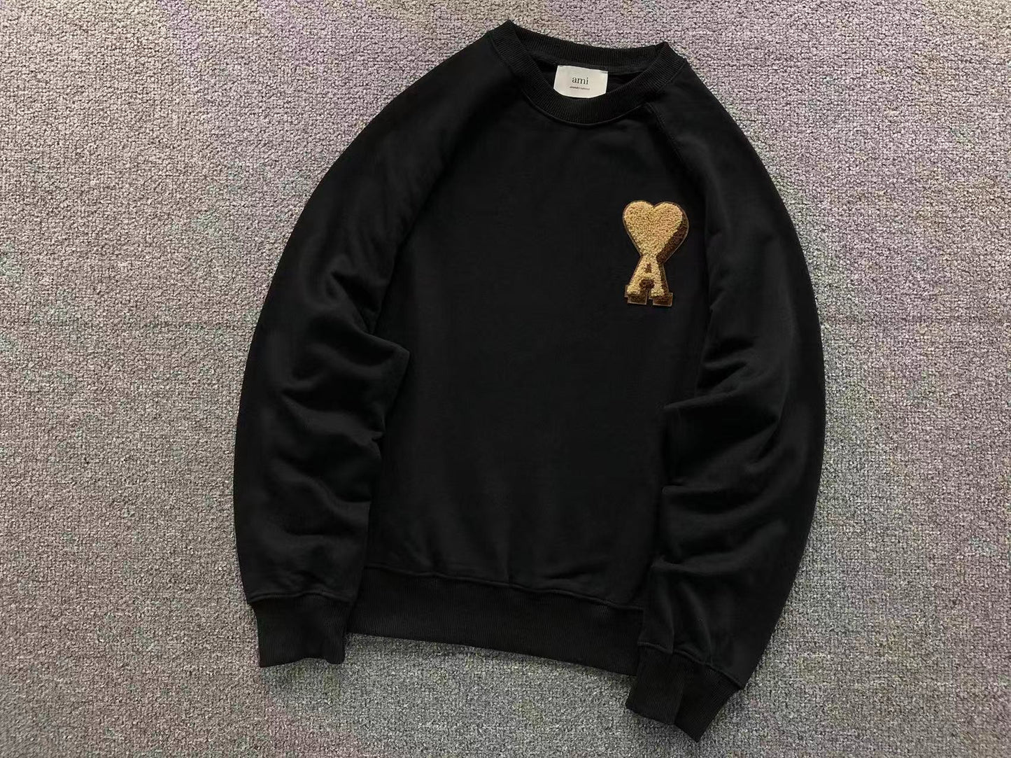 Moletom AMI Paris Ami de Cœur Crewneck Gold