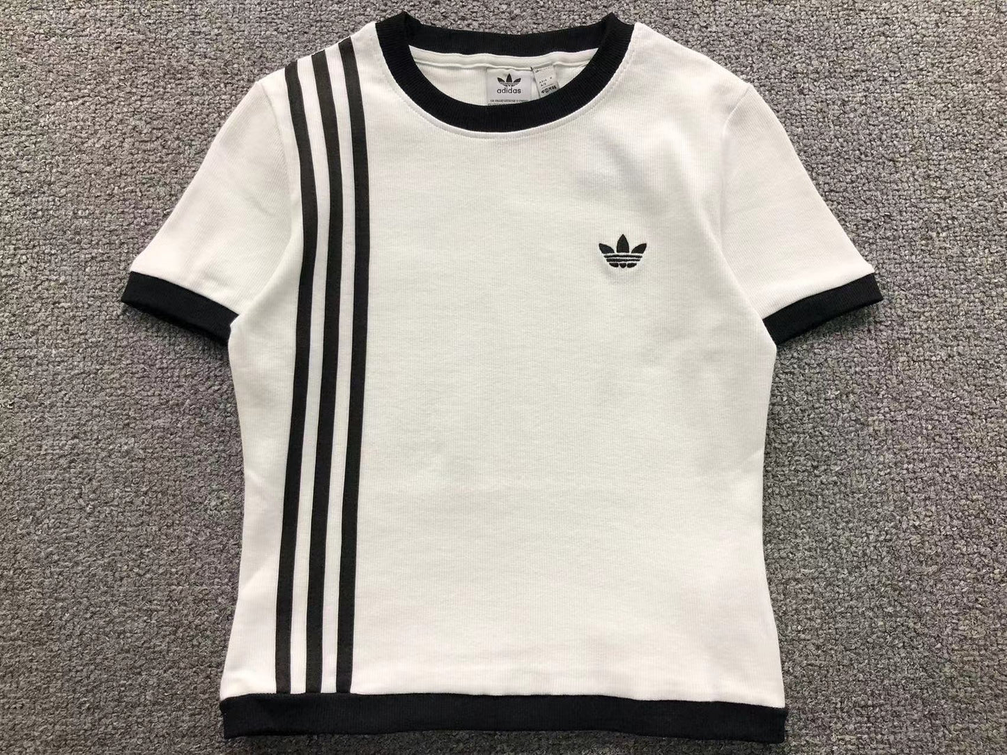 Camiseta Adidas Originals Slim Stripes Feminina