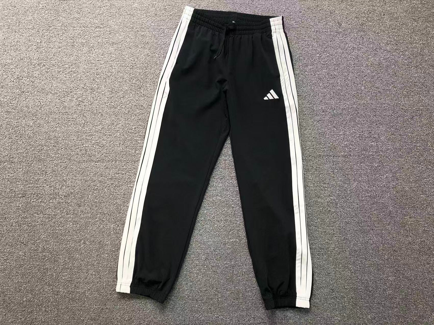 Calça Adidas Stripe Essential Jogger