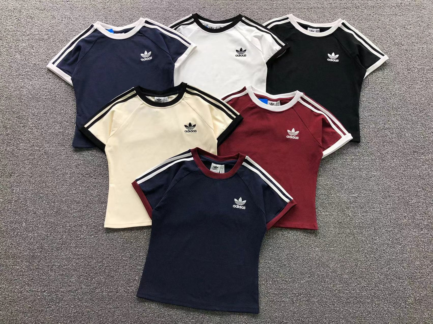 Camiseta Adidas Raglan Core 3-Stripes Feminina
