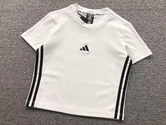 Camiseta Adidas Clean Stripe Tee Feminina