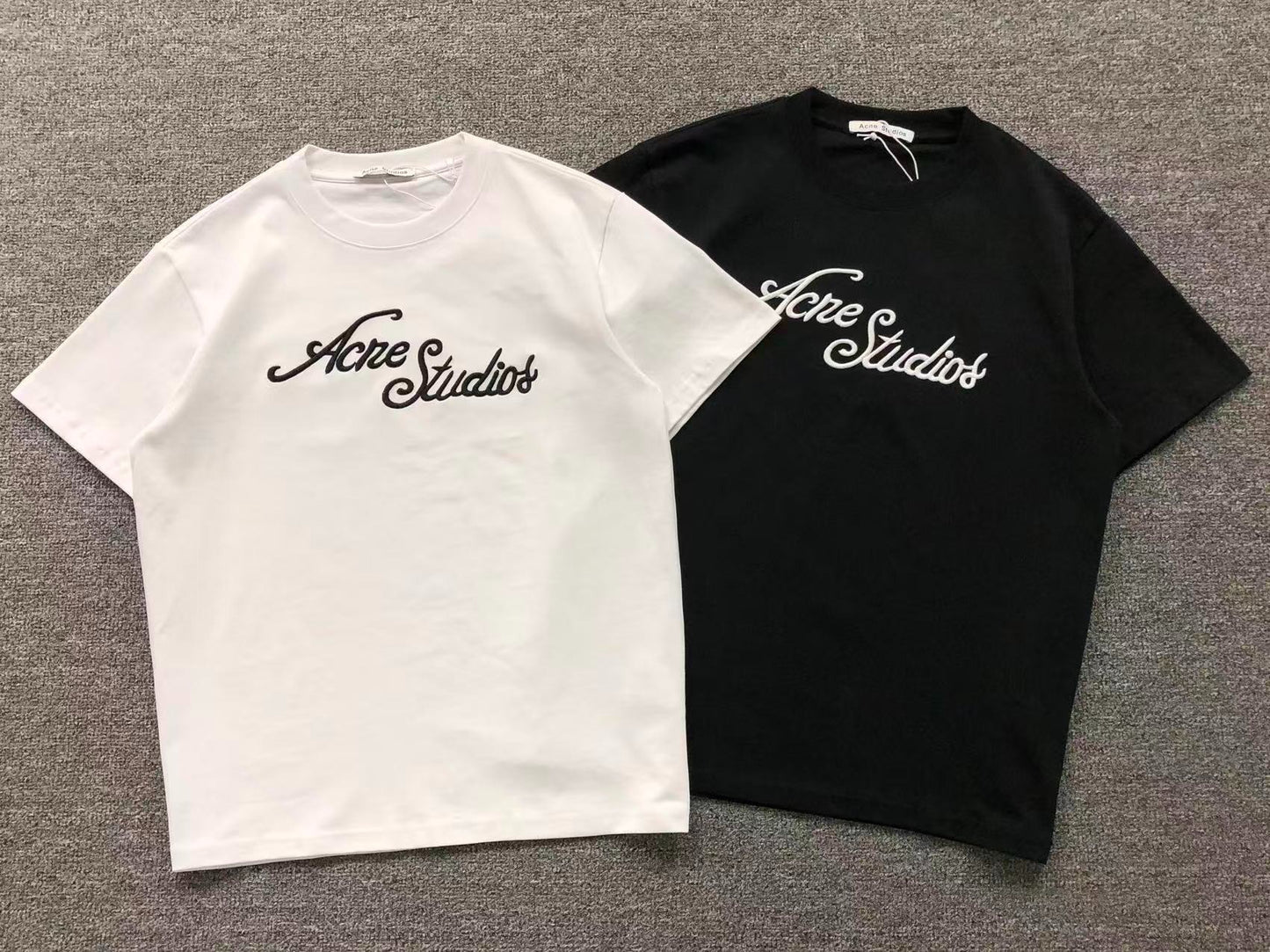 Camiseta Acne Studios Old English Logo Tee