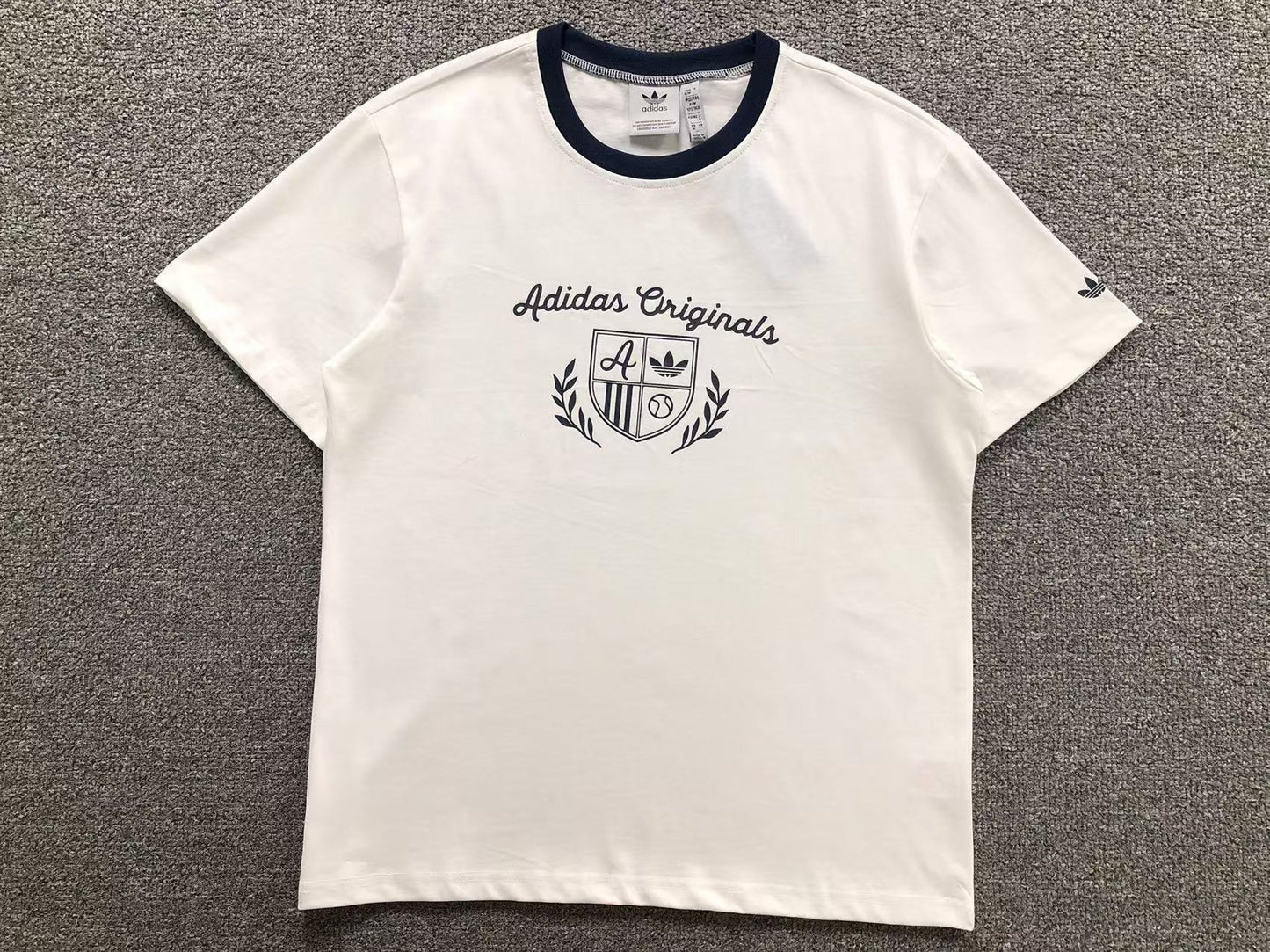 Camiseta adidas Originals Varsity Crest Tee