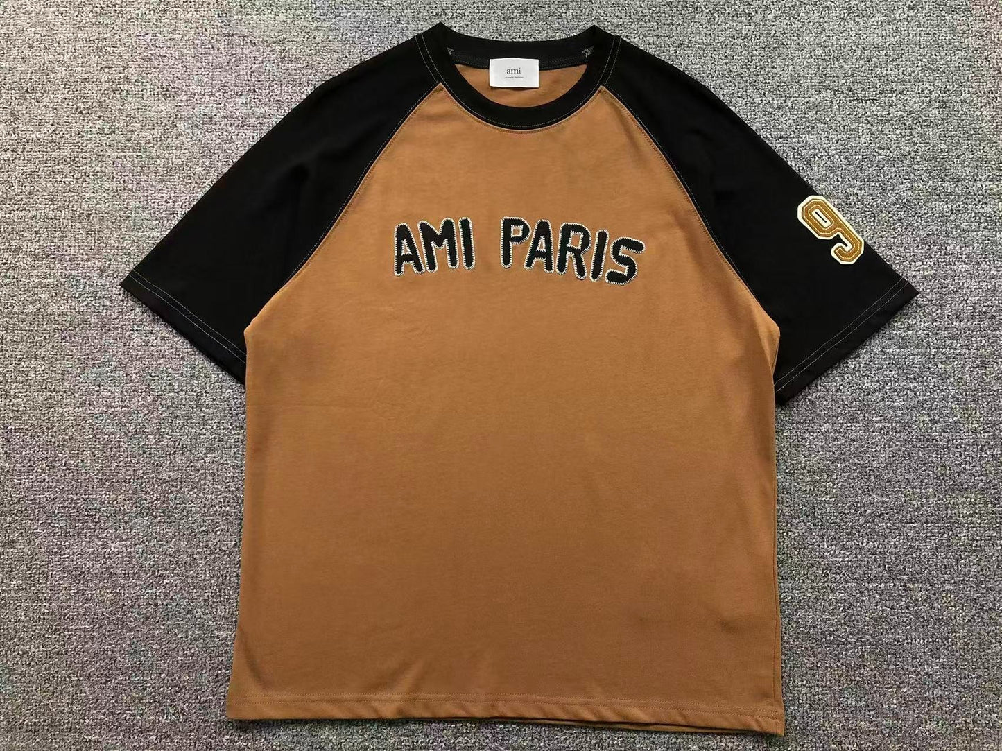 Camiseta AMI Paris Varsity Logo Raglan