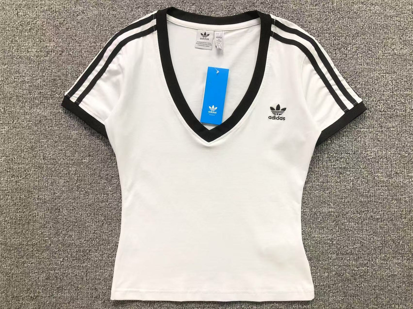 Camiseta adidas Sport V-Neck Fit Tee