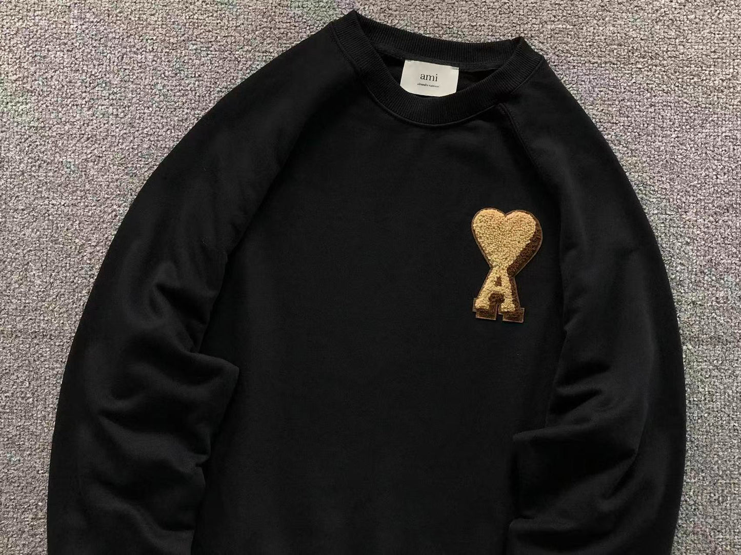 Moletom AMI Paris Ami de Cœur Crewneck Gold