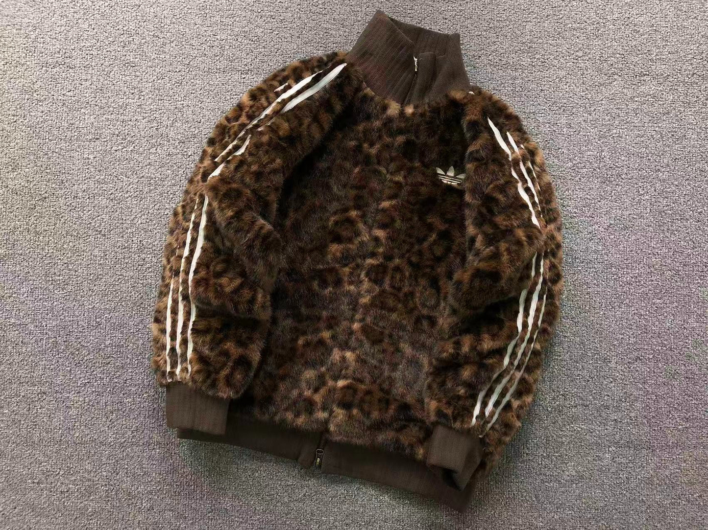 Jaqueta Adidas Leopard Faux Fur Jacket