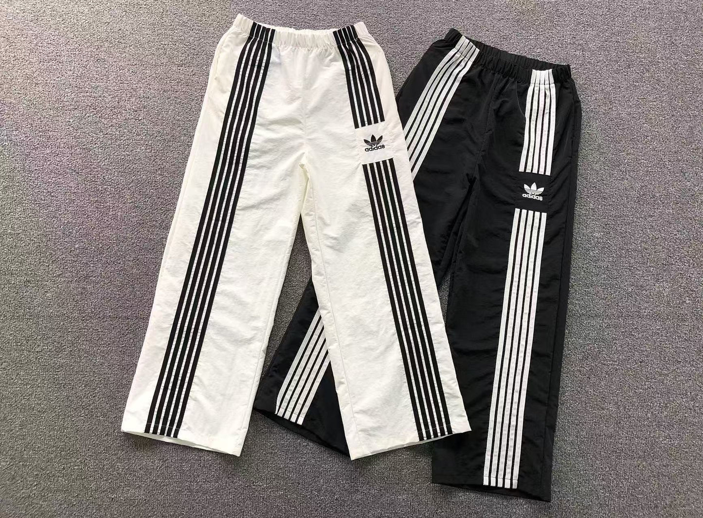 Calça Adidas Wide Track Stripes