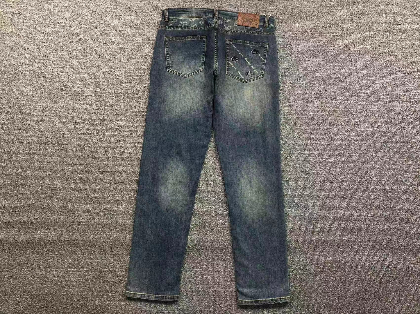 Calça ALO jeans reta azul estonado