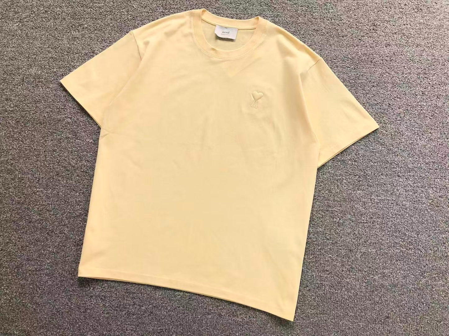 Camiseta AMI Paris Logo Coração Mini Bordado