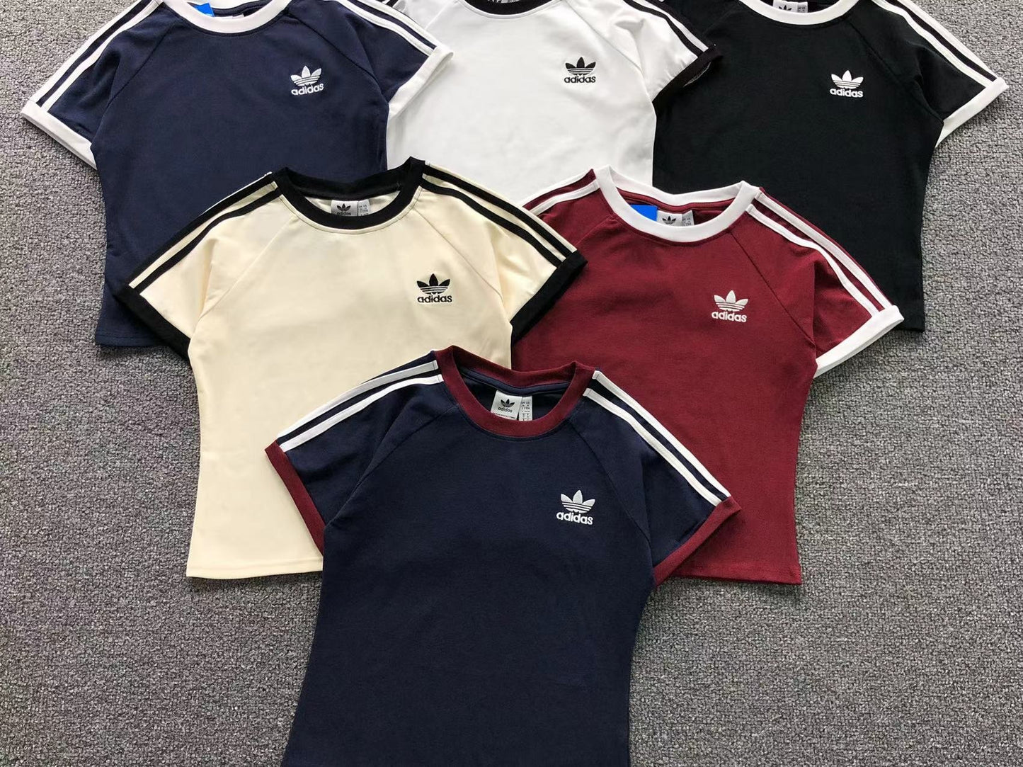 Camiseta Adidas Raglan Core 3-Stripes Feminina
