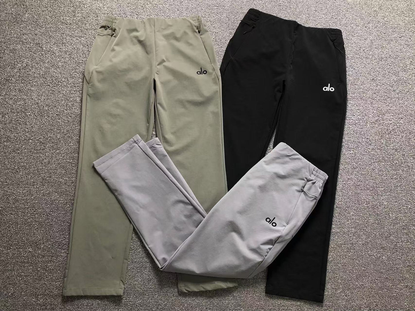 Calça elástica ALO moletom cargo