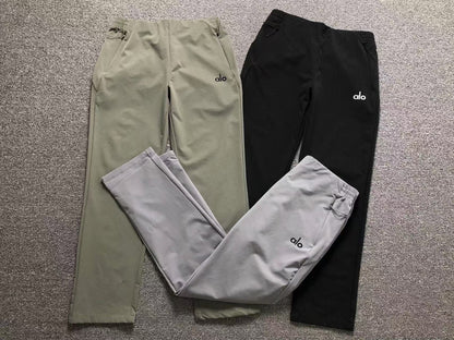 Calça elástica ALO moletom cargo
