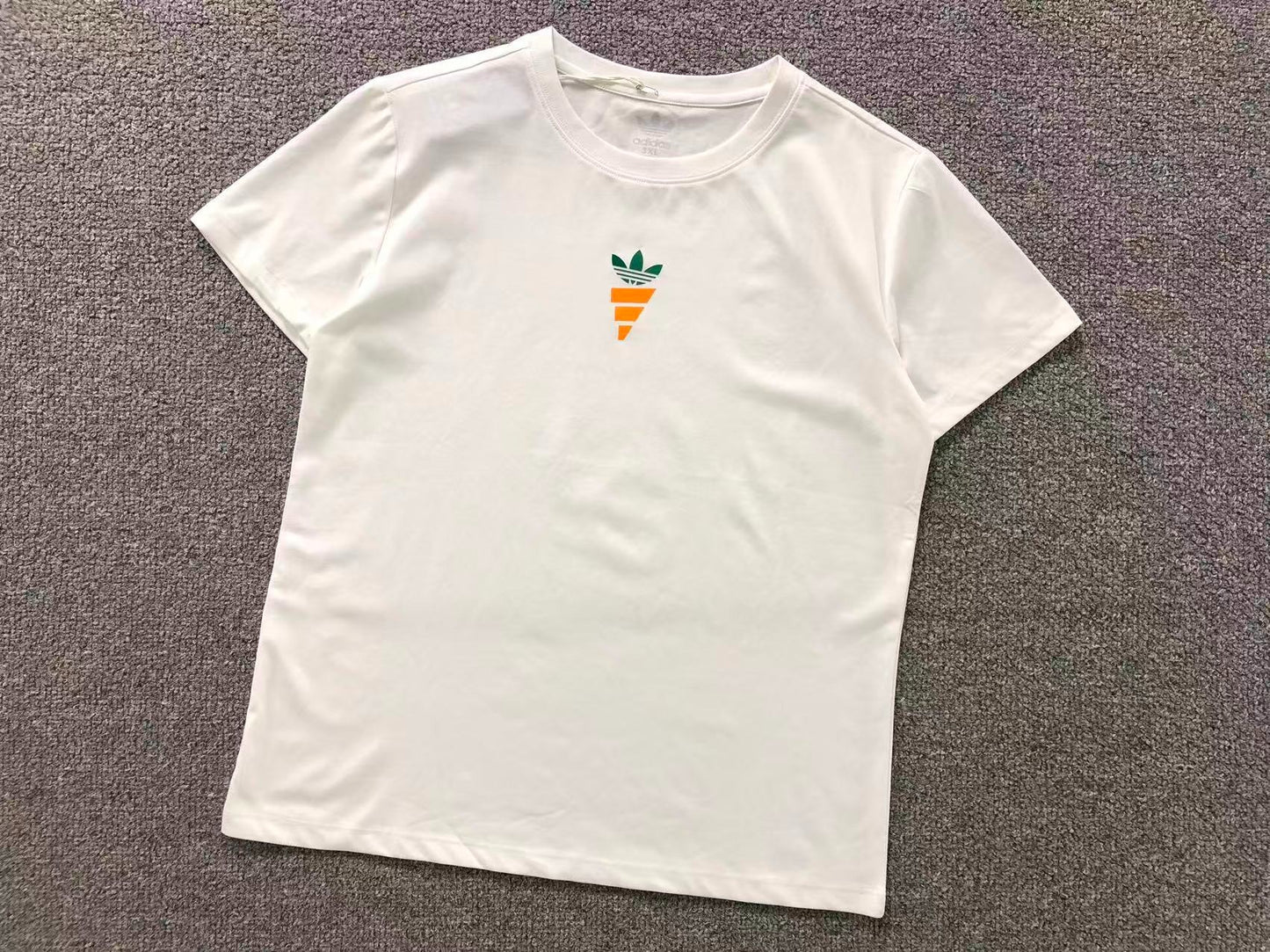 Camiseta Adidas Trefoil Carrot Feminina