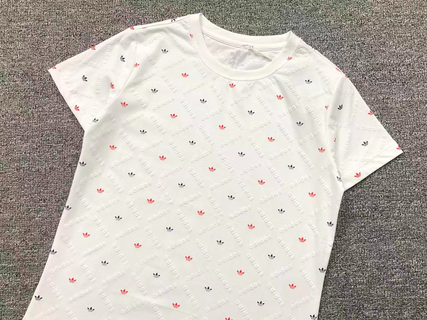 Camiseta Adidas Monogram All Over Feminina